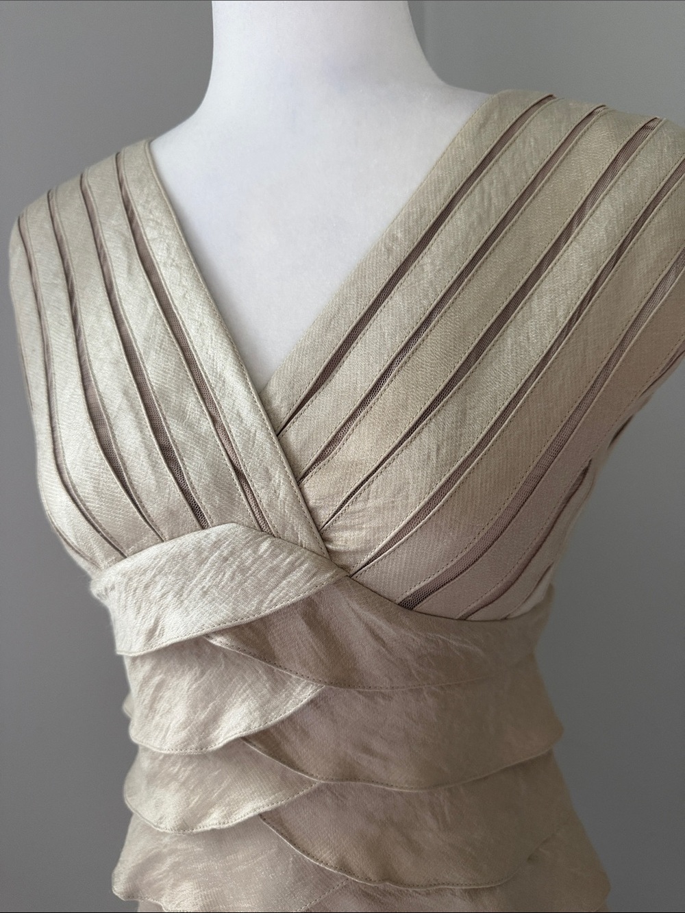 ADRIANNA PAPELL Champagne Layered V-Neck Cocktail Dress 4P - Picture 3 of 16